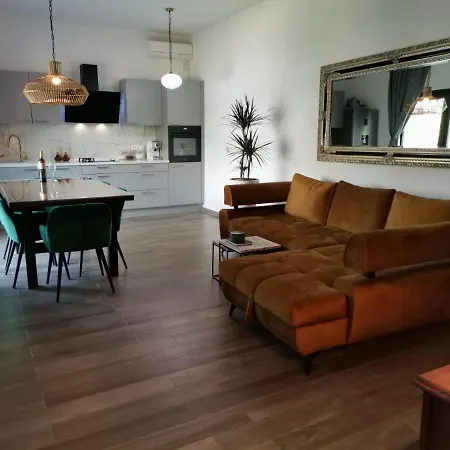 Seaview Apartments, Ventura