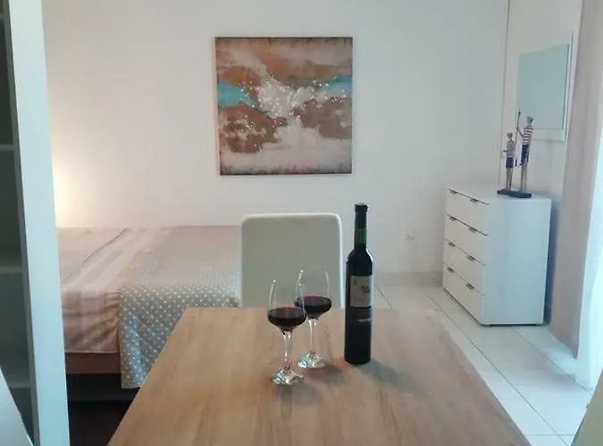 Seaview Apartments, Ventura *
