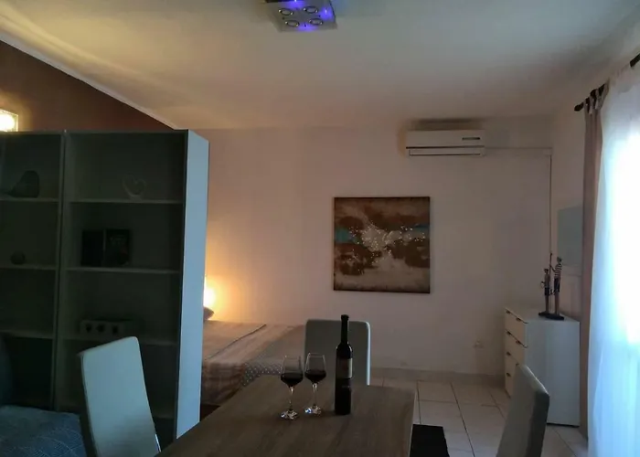 Seaview Apartments, Ventura *