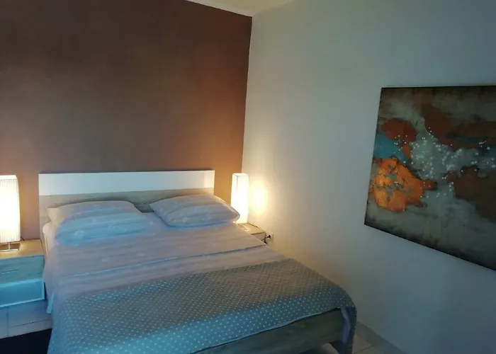 Seaview Apartments, Ventura *