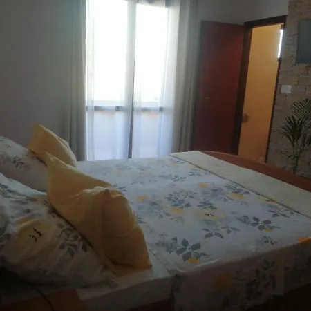 Seaview Apartments, Ventura Apartment *