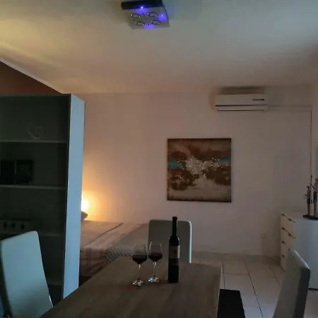 Seaview Apartments, Ventura *
